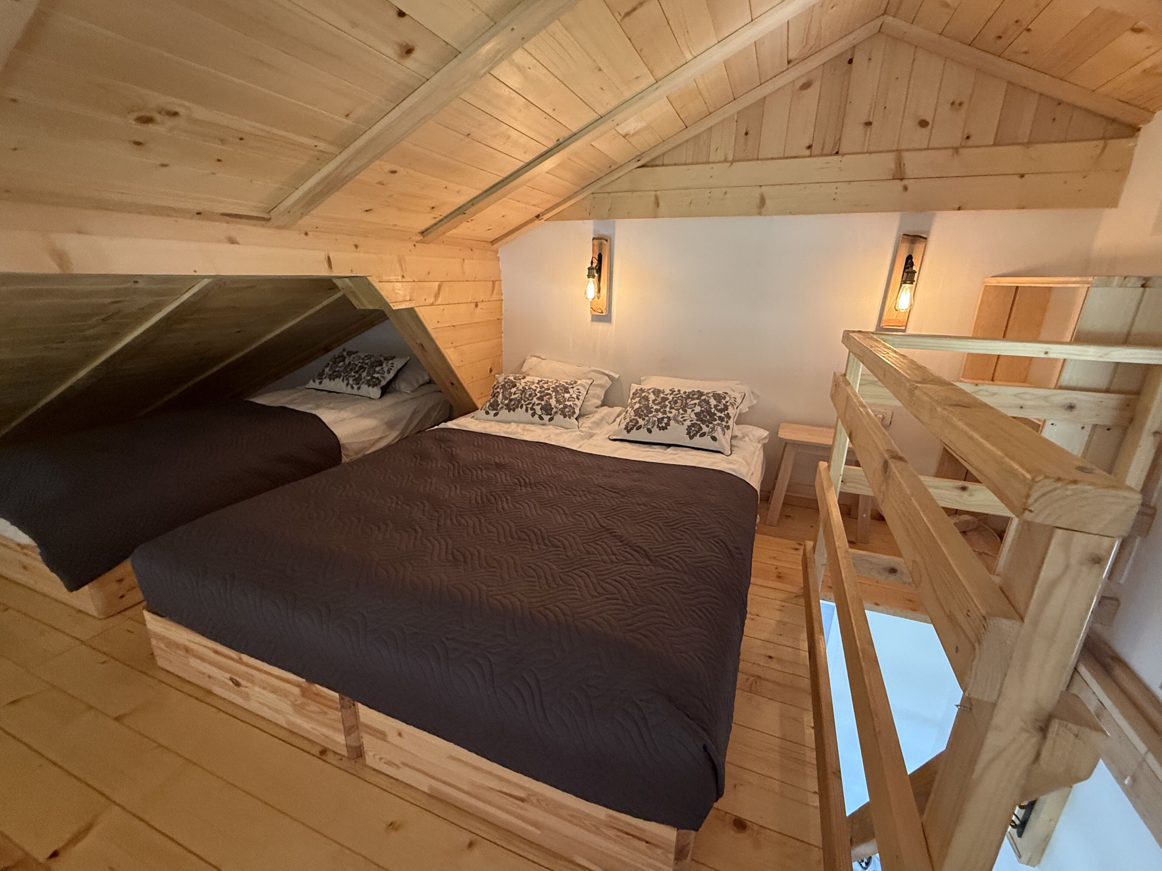 Free cribs/infant beds, free WiFi, bed sheets