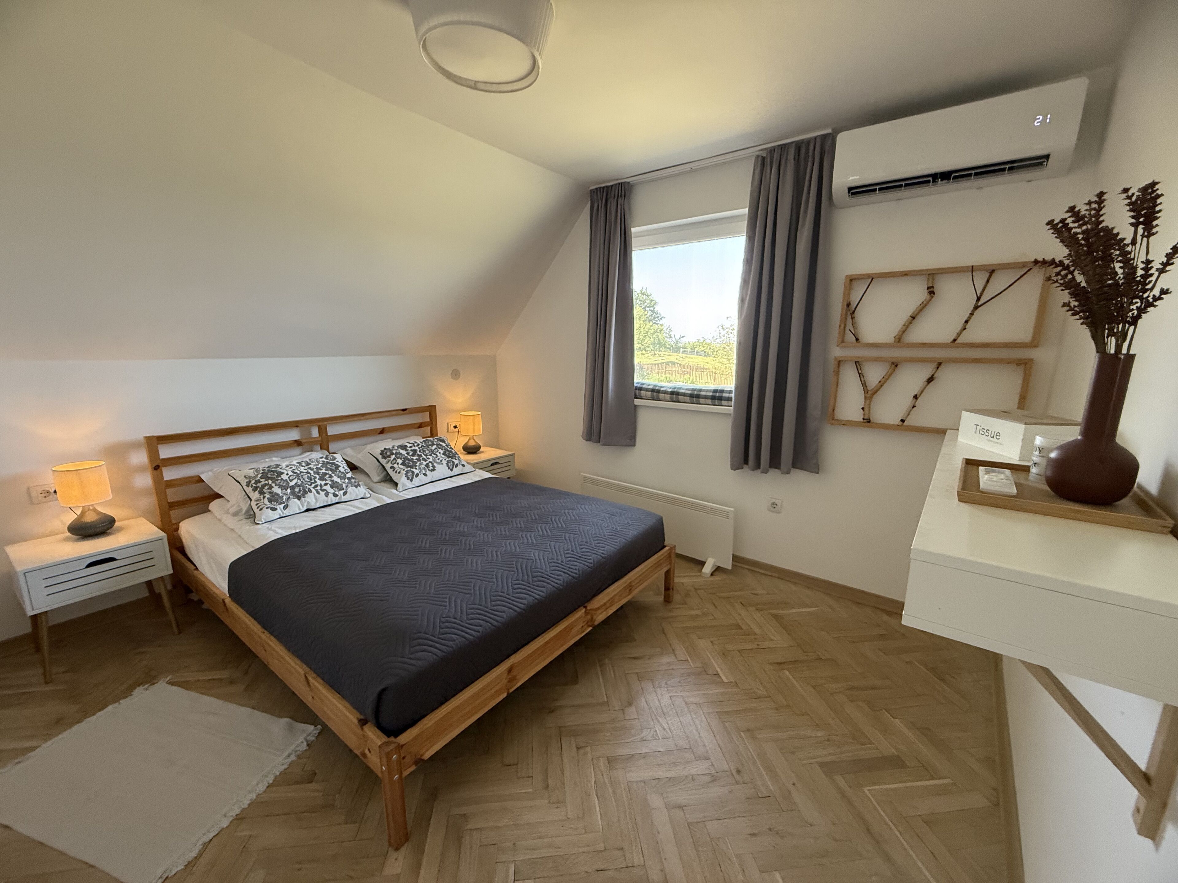 Casa conforto | Berços grátis, Wi-Fi de cortesia, roupa de cama