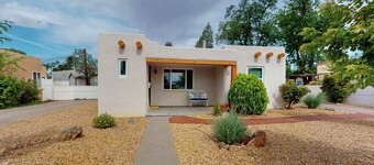 Remodeled 2bd/1ba Treasure in Old Town, Patio, AC