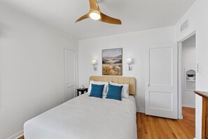 2 bedrooms, iron/ironing board, free WiFi, bed sheets - Remodeled 2bd/1ba Treasure in Old Town, Patio, AC (Albuquerque)