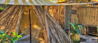 The Glamping, studio tent with bathroom, extra kitchen room, terrace.