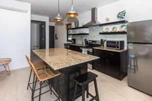 Condo, 1 quarto | Cozinha privada | Geladeira, fogão, cafeteira/chaleira, torradeira