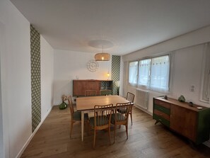 Apartment | Living room - Retro Chic Stay for 8 in Le Mans (Le Mans)