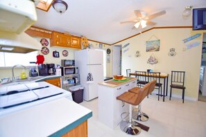 Huis, 3 slaapkamers | Privékeuken | Een koelkast, een koffiezetapparaat/waterkoker, een broodrooster