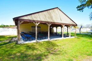 Outdoor dining - White Horse Park-spinnaker Lane 96 4 Bedroom Home (Berlin)