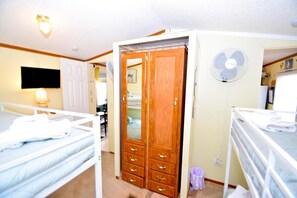 House, 3 Bedrooms | 3 bedrooms, iron/ironing board, free WiFi