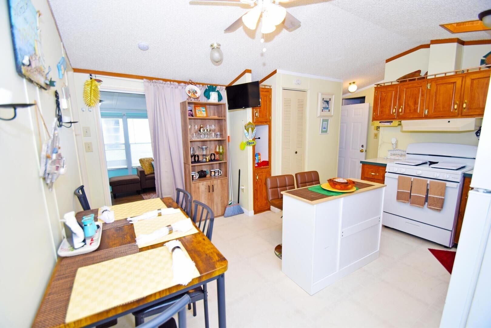 House, 3 Bedrooms | Private kitchen | Fridge, coffee/tea maker, toaster