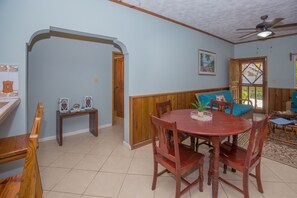 Apartment, 2 Bedrooms | Tempat makan