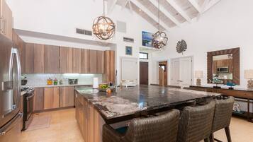 House, 2 Bedrooms | Private kitchen | Fridge, oven, coffee/tea maker