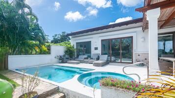 House, 2 Bedrooms | Pool