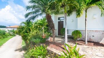 House, 2 Bedrooms | Exterior