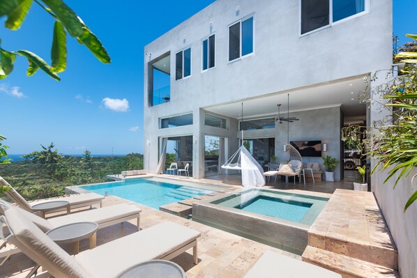 House, 4 Bedrooms | Pool - Todo Es Posible 4 Bedroom Home (Roatan)