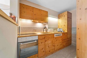 Refrigerador, microondas, lavavajillas, cafetera/tetera