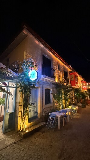 Front of property - Paris Alacati Butik Otel (Cesme)