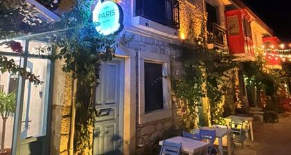 Paris Alacati Butik Otel