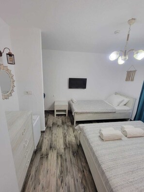 Deluxe Room | In-room safe, laptop workspace, free WiFi