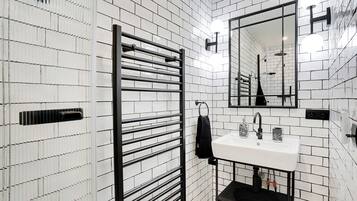 Appartement | Salle de bain | SĂšche-cheveux, serviettes fournies