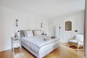 Apartment | 3 bedrooms, laptop workspace, iron/ironing board, bed sheets