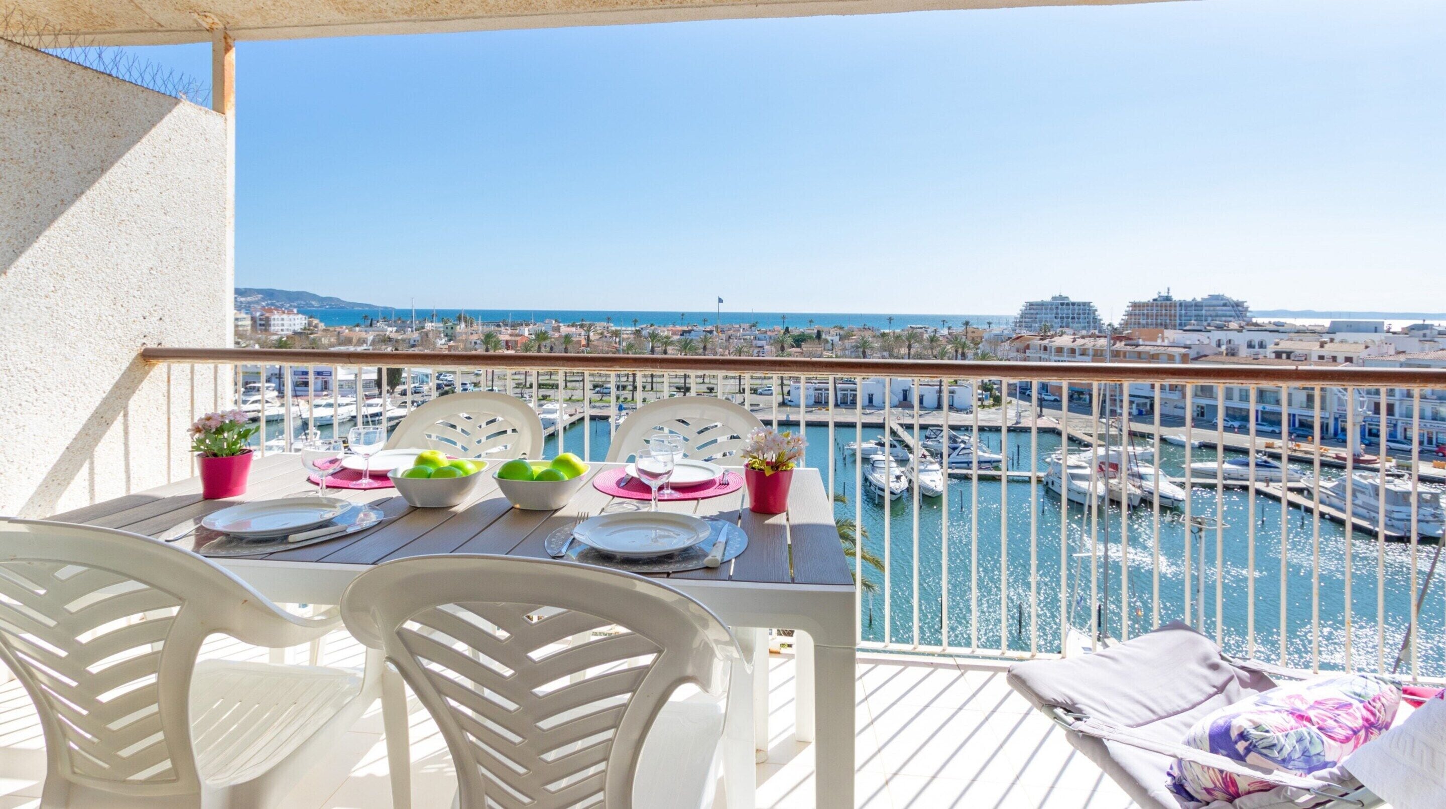 Apartment | Outdoor dining