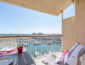 Apartment | Outdoor dining - Top-floor Views in Empuriabrava (Castello d'Empuries)