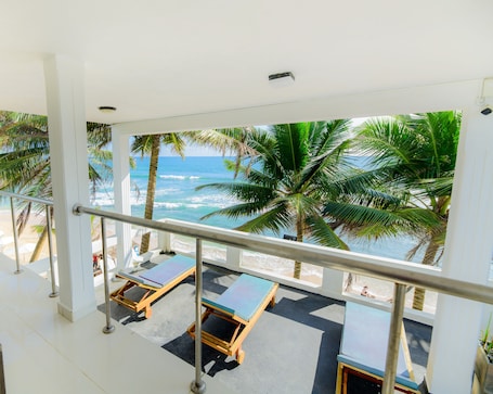 Superior Studio Suite | Balcony. Royal Beach Hotel Hikkaduwa