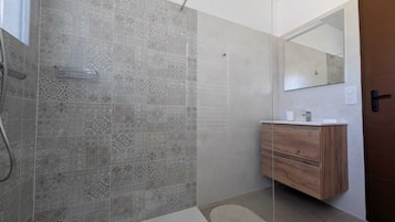 Shower, towels