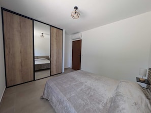 2 bedrooms, WiFi, bed sheets