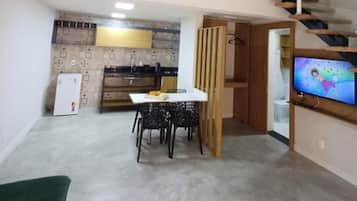 Apartment, Lanai, Mountain View | Living area