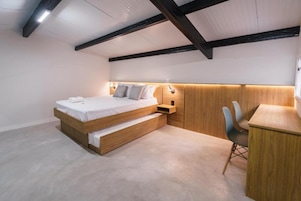 Apartment, Lanai, Mountain View | Free WiFi, bed sheets