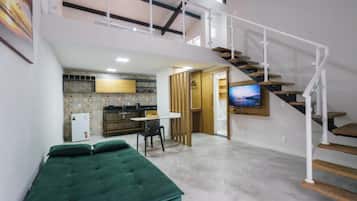 Apartment, Lanai, Mountain View | Living room