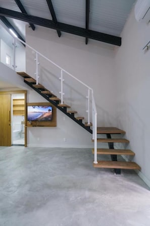 Apartment, Lanai, Mountain View | Room amenity