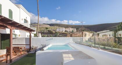 3BR Color & Salt Notes House-Pool & Garden