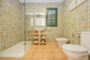 Douche, serviettes fournies