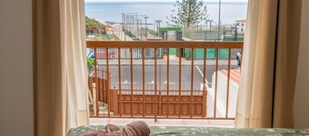 3BR Chalet Valley Moon-Seaviews, Terrace & Parking