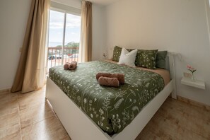 3 chambres, fer et planche à repasser, Wi-Fi gratuit, draps fournis