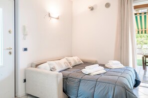 1 bedroom, in-room safe, free WiFi, bed sheets