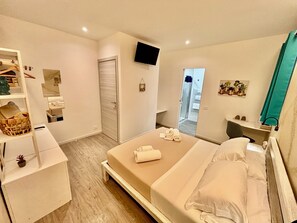 2 bedrooms, iron/ironing board, WiFi, bed sheets - Aunt Manny's Vacation Rental (ragusa)