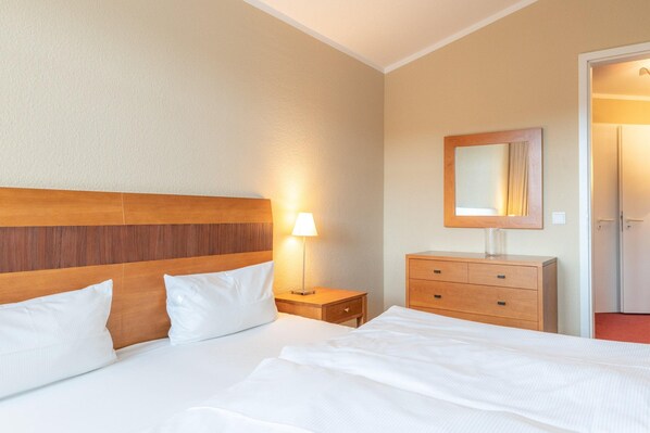 2 habitaciones, muebles diferentes y ropa de cama
