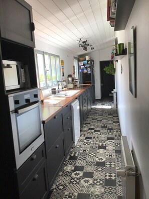 Mikrowelle, Ofen, Herdplatte, Geschirrspüler