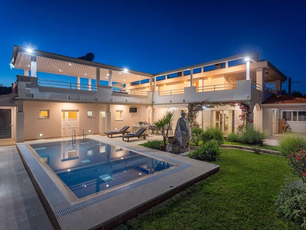 Casa | Alberca | Alberca al aire libre