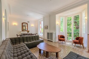 Smart TV - NEW!! Stunning villa with private pool close to Antibes centre (antibes)