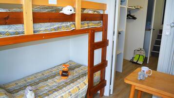 House | 2 bedrooms, bed sheets