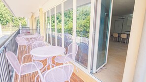 تناول الطعام بالخارج