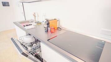 Kühlschrank, Ofen, Herdplatte, Geschirrspüler