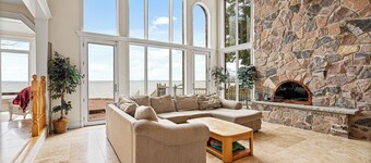 Beachfront Villa across Whisky Run Golf, 30 mins to  Niagara Falls