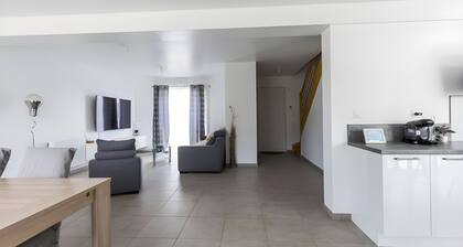 Suburban Retreat for Families & Friends