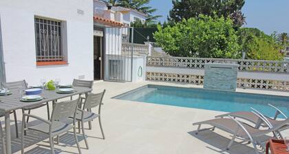 Villa in Empuriabrava With Private Pool