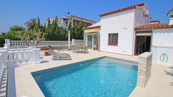 Villa | Pool | Indoor pool, outdoor pool