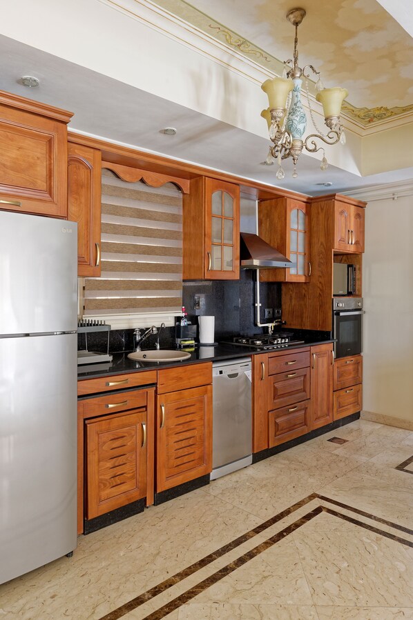 Refrigerador y utensilios de cocina 