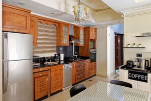 Fridge, cookware/dishes/utensils